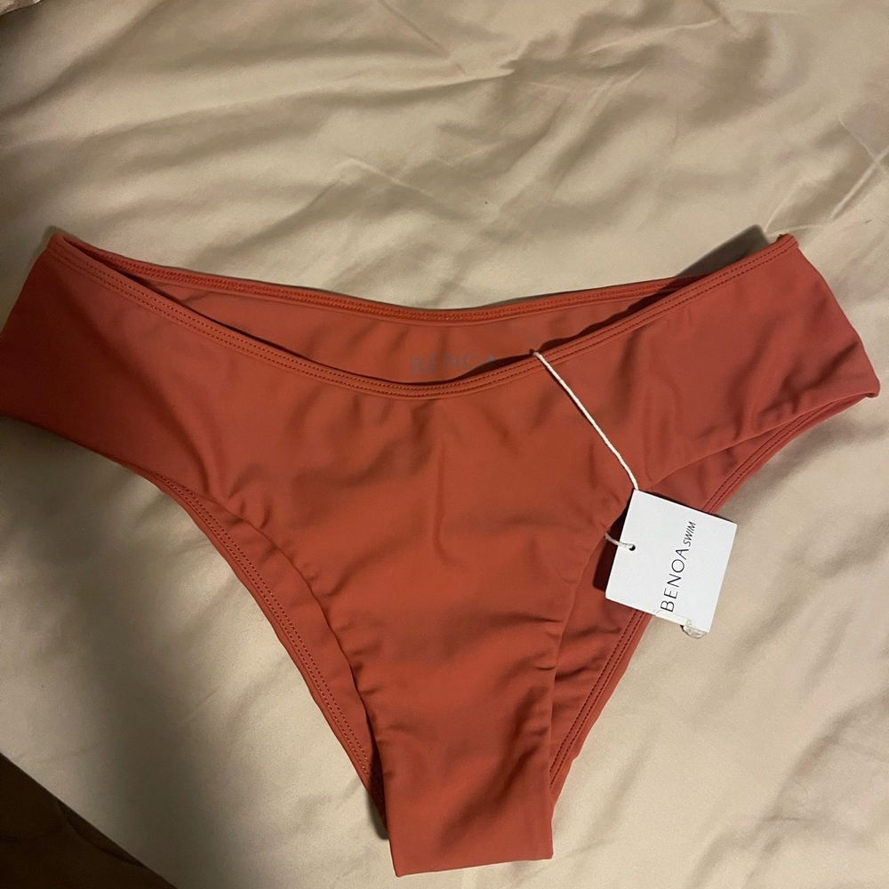 Benoa Emma bottoms, Aussie
